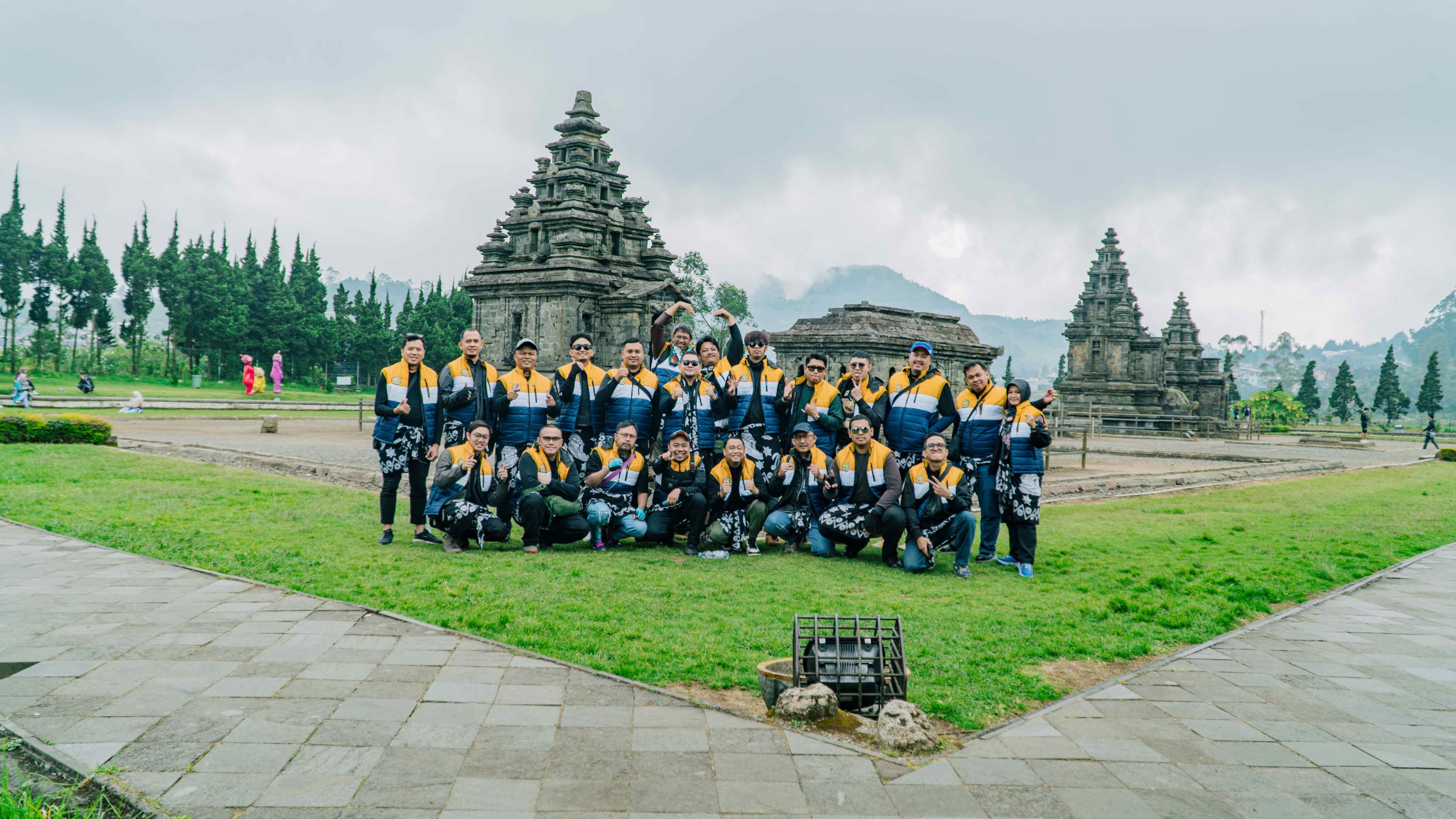 https://apiv2.easyticket.id/storage/destination/caadddd9-e307-4a71-b4e7-1d2b5f332689.jpeg